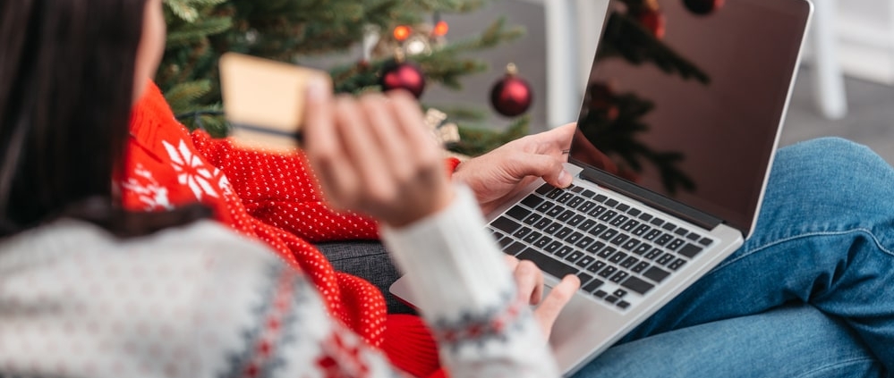 couple-shopping-at-home-during-holidays