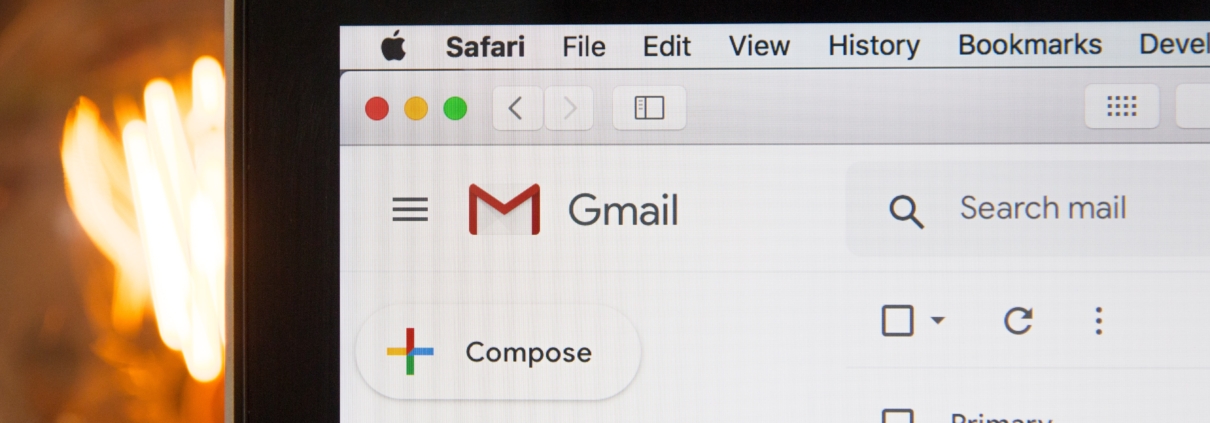 email-inbox-open-on-laptop-screen-min