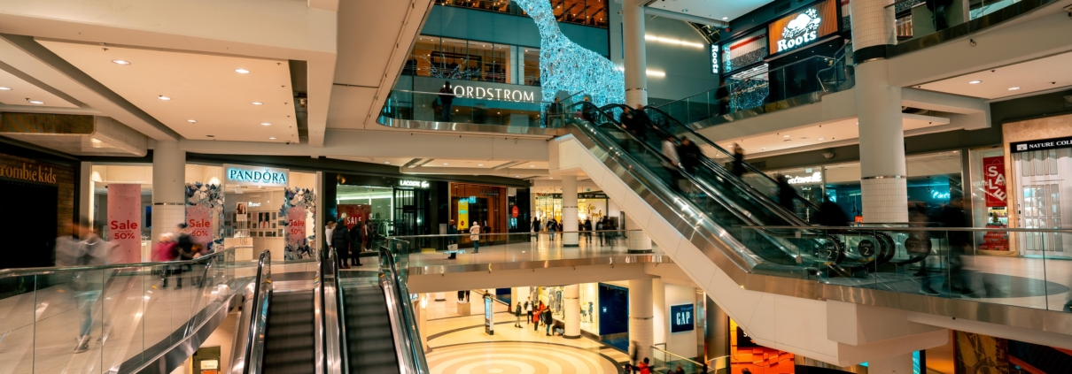 shopping-mall-during-holiday-season