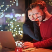 couple-shopping-online