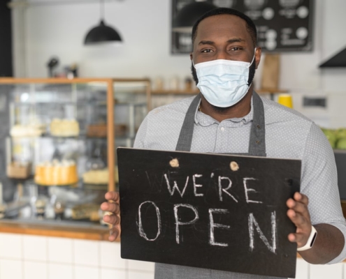 restaurant-worker-wearing-mask-with-open-sign