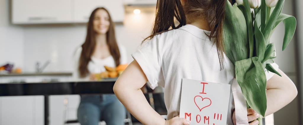 girl-with-gift-for-mom
