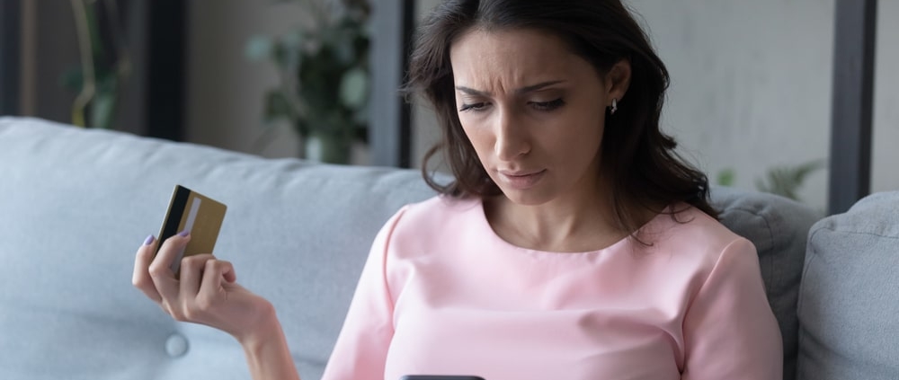woman-having-trouble-using-card-payment