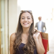 woman-shopping-in-summer