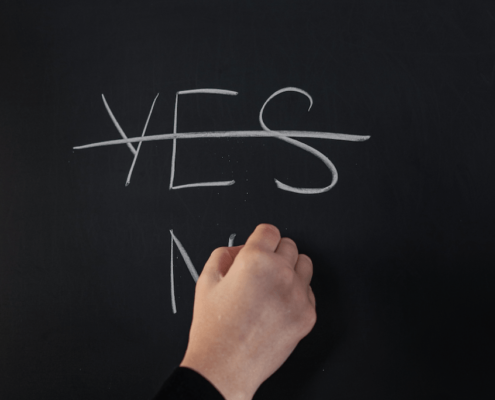yes-and-no-on-chalkboard