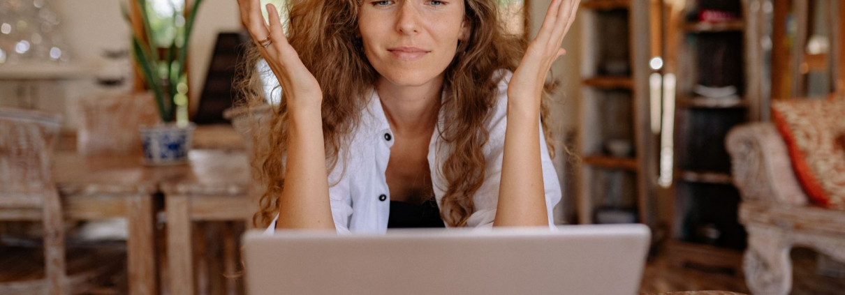 how-to-choose-between-physical-and-virtual-gift-cards