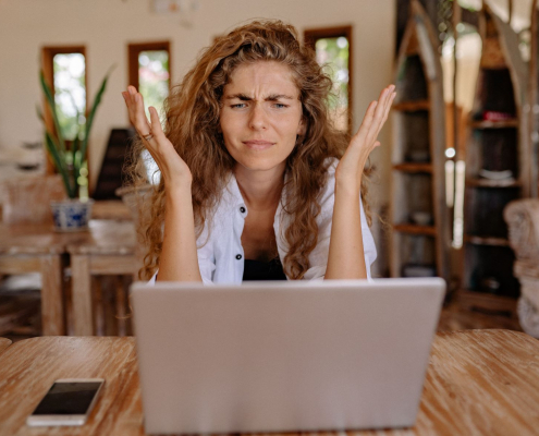 how-to-choose-between-physical-and-virtual-gift-cards
